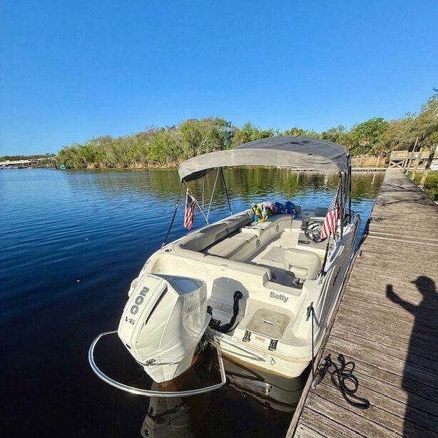 St. Johns River Deck boat rental delivered to Lake Monroe Park
