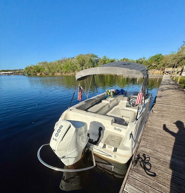 St. Johns River Deck boat rental delivered to Lake Monroe Park