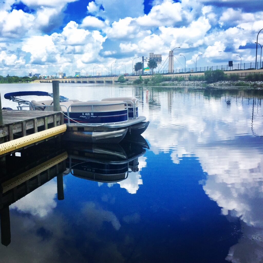 Lake underhill boat rental - pontoon